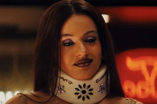 I’d wear a neck brace in hopes of winning a 12K lawsuit too in this economy! 🤣 #euphoria #rosalia