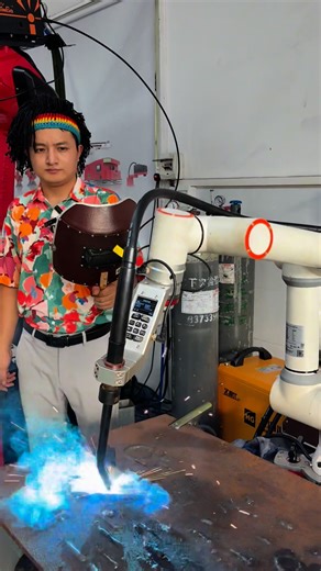 Collaborative welding robot.#industrial #robot #welding #spraying #palletizing | Industrialrobot Linda