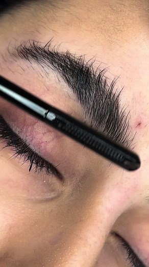 Lets wax 🪄#fyp#smallbusiness#fypシ゚viral#browwax#tweezing#waxing#hairy