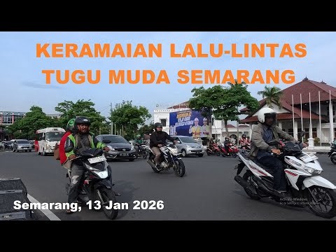 The atmosphere of Tugu Muda Street, Semarang, Central Java