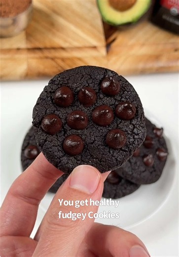 Say “YUM” if you would eat these Healthy Avocado Cookies 🍪🥑😋 #SimplyOrganicPartner What you need: 1 large egg 1 small avocado (or 1/2 large) 3/4 cup peanut butter 1/3 cup sugar-free sweetener 1/4 cup cocoa powder 1 tsp @Simply Organic Foods Pure Vanilla Extract Optional: SF chocolate chips for topping How to make them: 1. Mash or blend your avocado until smooth and mix with the remaining ingredients. 2. Shape into cookies on a parchment lined sheet. Top with your chocolate chips. 3. Bake @ 35