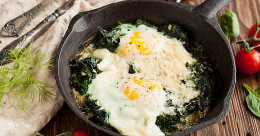 Eier aus dem Ofen mit Spinat und Parmesan - so lecker habt ihr Ei noch nie gegessen