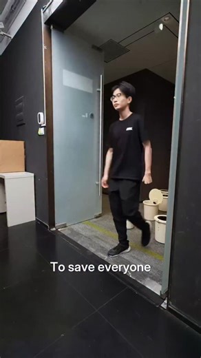 Technology Me on Instagram: "Is this the end of taking out the trash? This company is showcasing the concept of using AI and robotics to create a futuristic waste solution that is both mobile and self-sufficient. This is an exciting glimpse into a cleaner, more automated world."