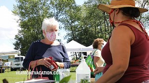 Vermont's farmers markets are one of the best ways to enjoy fresh, local produce and foods. It's #FarmersMarketWeek - celebrate Vermont's agricultural heritage and enjoy healthy, delicious food! #thisisvt | Vermont Tourism