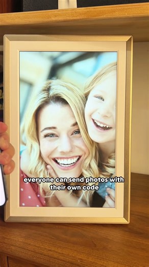 Send photos instantly in just one step 📸 #digitalframe #SmartHome