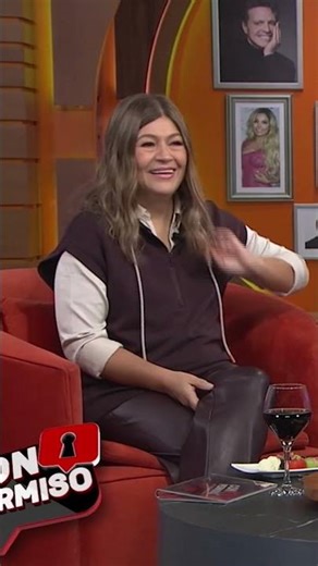 Martha Figueroa agarra de bajada a Pepillo Origel por su lentes de 2x1 JAJA