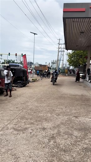 Moments Drôles en France avec Kâlôńga Tz