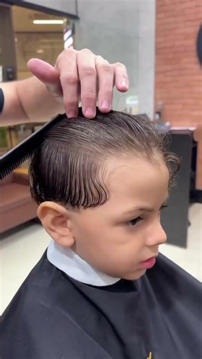 How to cut surfer-style hair #barber #barbershopbrazil