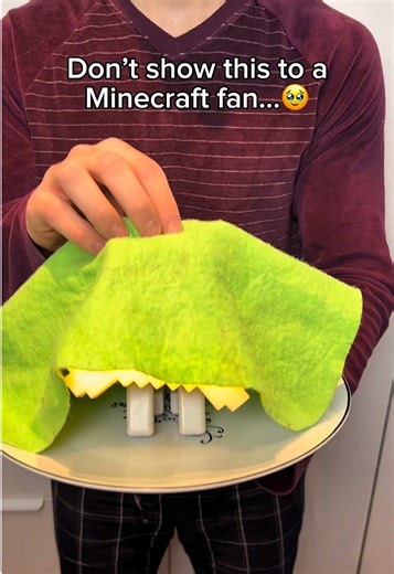 Don’t show this lamp to a Minecraft fan #Minecraft #creeper #enderman #lamp #minecraftlamp This Minecraft lamp of a Minecraft wolf reminds me of my first companion in Minecraft, it was a dog I tamed a long time ago and never forgot.