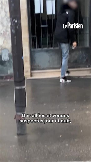Dans le XXe arrondissement de Paris, les locataires de logements sociaux vivent un enfer depuis qu’un squatteur, soupçonné de trafic de drogue, s’est installé illégalement en août 2024 dans les caves de leur immeuble. #sinformersurtiktok #pourtoi #Paris #dealer #squatteur