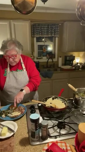 17K views · 717 reactions | Cooking Greens#southerndishes#cooking#easyrecipes#funinthekitchen | Sandy's Happy Kitchen | Facebook