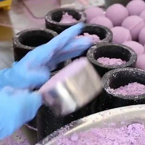 Each one of these bath bombs come with a secret little surprise hidden inside! Some people found rings worth $10,000! WOW...what a cool thing. ✨💍 http://bit.ly/2gdTkvh | Fragrant Jewels