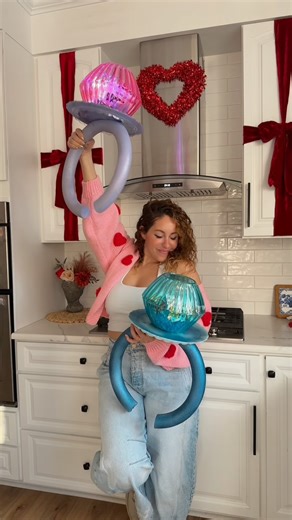 Mads ⋒ on Instagram: "RING POP gift box perfect for valentines 💌🫶🏼✨Comment LINK below to receive a DM with the link to shop this post on my LTK✨ Bowls/plates are from dollar tree and the foam wreath / spray paint from craft store 🙌🏼 This was pretty quick and super easy!! Def recommend if your kids are ring pops fiends like mine 🤣 #momhack #momtips #momstyle #valentinesday #valentinesdecor #diycrafts #momlife #momsbelike #target #targetstyle #giftideas https://liketk.it/539Mg #ltkgiftguide