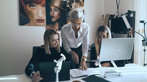 Sei affascinata dal mondo delle Extension Ciglia ma non sai da dove cominciare? 🤔 Da oggi puoi diventare Lashmaker grazie alla nostra Accademia in Italia! 💡 Un percorso formativo professionale creato per ogni livello e su misura per te 😉 Avrai 2 modalità di formazione tra cui scegliere: 1️⃣ Aula (Hybrid) 2️⃣ Online Vuoi scoprire di più? 😲 Entra nel nostro mondo: 👉 https://imperial-lashes-brows.com/landing-corsi-ilb/ Potrai anche contattarci su WhatsApp 📲 Inizia subito il tuo Lash Business 