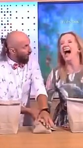 El público quedó en shock, y el silencio solo se quebró con los gritos de la presentadora. Había confiado en el ilusionista Marcin Poloniewicz, y lo pagó caro en plena transmisión del programa de TV. —- Aunque en vivo el accid3nte los dejó a todos horrorizados, la presentadora fue llevada al hospital, donde le pusieron una vacuna contra el tétanos. Afortunadamente no tuvo mayores lesiones. | El Enigma