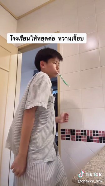 Dougie Days 3 😂😂 #fyp #foryoupage #trend #viraltiktok #dougie #techmehowtodougie #dance #sarasaswitaedsaimai #sarasas #viral #dancechallenge #genalpha #tiktok #bassketballislife #streetbassketball