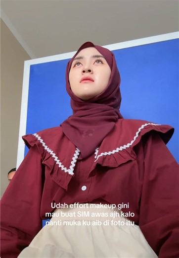 Makeup Effort untuk Foto SIM: Cantik atau Aib?
