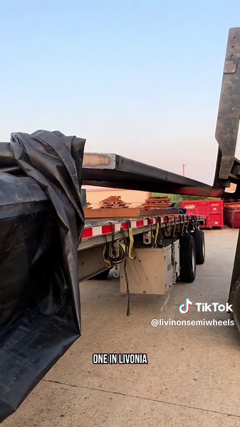 CDL truck driver lifestyle - trucking couple living in a semi. Spend the day with us! #truckingcouple #truckercat #otrtrucker #roadtrip #overtheroadtruckinglife #truckinglifestyle #tinyhouse #vlog #dayinmylife