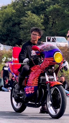 Honda (bosuzoku) bikes! #4stroke #bikes #bike #japan #engine #sound #speed #classicbike #classic #motorcycletiktok #motorcyclesoftiktok #motorcycle #sportsbikes #sportsbike #classicrider #vintagemotorcycles #reving #rev #classicmotocycle #fyp #viral #pov #povs #bikerlife #edit #edits #acceleration #japanese #honda #superbikes #superbike #motobike #motobikes #acceleration #throttle #japantiktok #jdm #airbrush #cbx #hondacbx