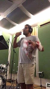 GEWINNE... freikarten für das taktlo$$ konzert, HEUTE 07.08... im Kampnagel Theater/Hamburg... ist online ausverkauft, aber restkarten wird es noch an der ABENDKASSE geben. preisfrage... einmal kurz kurz vor und für den auftritt proben... reicht völlig. wie heizt das lied, welches ich in dem video gerade probe? von den richtigen antworten suche ich mir ein paar spinner/gewinner aus. bringt geld für t shirts mit! wer es heute nicht zum konzert schafft kommt am 07.09 nach Forst (Lausitz). | Ich bi