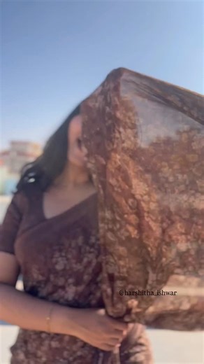 Harshitha Ishwar on Instagram: "ಸೀರೆ from ಅಮ್ಮ’s wardrobe n draping it -clearly my fav hobby 😌 Only if I could edit the hours-long clips I have🤧 ..meanwhile dropping this short one. Coz this song n ಸೀರೆ sync right.🫶🏻"