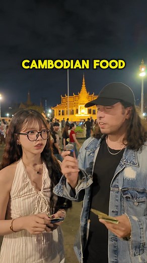 I gave $1 for each question to Lua Yi, a Cambodian girl enjoying the evening along the riverside 🇰🇭✨ Her favorite food is Num Banh Chok — the iconic Khmer noodle dish that tastes even better when eaten outdoors by the river 🍜🌿 Her favorite artist is Vannda 🎶 And she taught me how to say: 🇰🇭 “Cambodia is a beautiful country.” When I asked her favorite thing about Cambodia, she didn’t hesitate: 👉 Angkor Wat — for the history, the architecture, and the feeling it gives you when you stand th