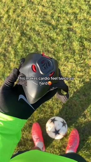 Cardio training mask designed to increase training intensity and challenge your breathing. Helps build mental toughness and breathing control so normal sessions feel easier👀 #cardiotraining #endurancetraining #breathwork #footballfitness