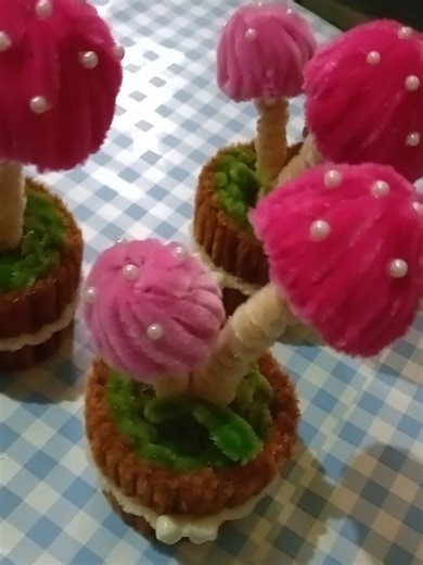 making mini pot of mushroom 🍄‍🟫 #kawatbulu #pipecleanerart #pipecleanerflowers #minipot #bouquet