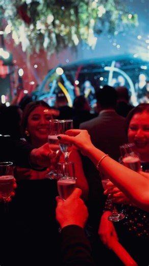 Despide el año con estilo en una noche inolvidable ✨ Cena de gala, música en vivo, brindis y toda la magia de Nuvó para recibir el 2026 como se merece. 📅 31 de diciembre | 9 PM 📍 Centro de Eventos Nuvó. 🎟 Costo: 👩 🦰 Adultos: $1,350 | 👧 Niños: $900 | Nuvó Centro de Eventos