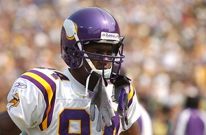 Randy Moss reveals how the Vikings reacted to his fake moon celebration