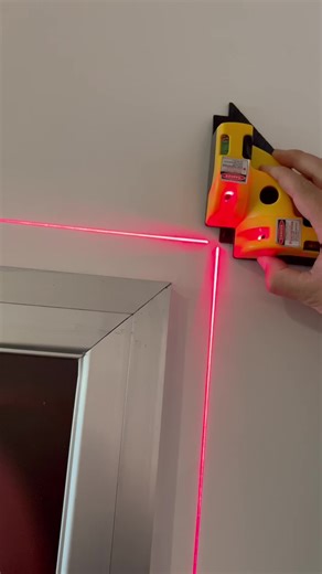 大工のスキルを瞬間アップ！この 90° アライメントレベルは壁積みに垂線、ドア・キャビネット取付けに高精度位置決め。強力吸盤で壁に固定、安定性 MAX。飲み物 2 本分で買える激安価格、ブラックフライデー割引中！下のリンクから即購入⏳ #tiktokshop# 大工必需品 #レベルツール #DIY 住宅 #ブラックフライデー割引