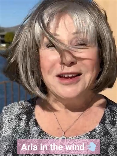 Aria in the wind 💨 So natural. So easy. No worries. #wigtok #wigconfidence #hairlossjourney #wigsforwomen #over40women #over50women #realhairmovement