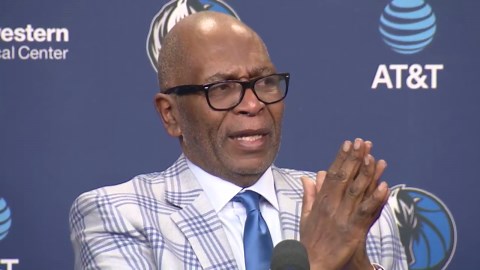 Mark Aguirre becomes emotional as Mavs retire his jersey