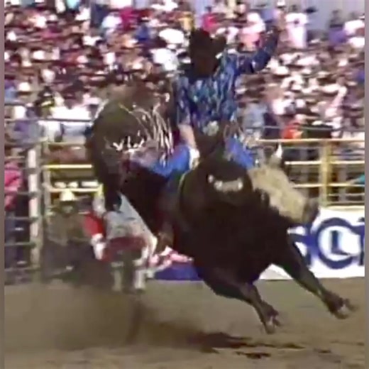 1993 BRO BULL RIDERS ONLY - LAKESIDE Gerbert Carrillo for 86 points #reels #agro #americanhatco #bullrider #rodeo #men #vaquejada #sertanejo | Bull Riders