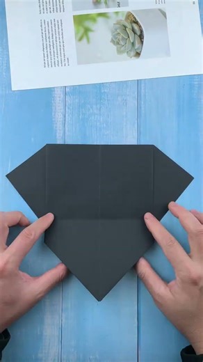 Teach you how to fold a butterfly paper airplane that is popular all over the Internet. Have you