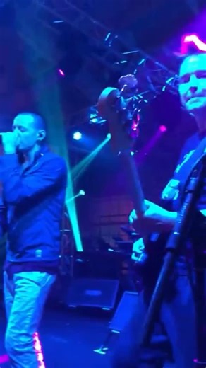 blink-182 Italia on Instagram: "8 years ago today, Chester Bennington left us. 💔 A voice that defined a generation, and a soul that gave everything he had to his music and his fans, even when he was fighting battles no one could see. We’re remembering him with this beautiful performance of Numb, joined by our very own Mark Hoppus at the Relief Live 2015 benefit show. Watching it today hits deeper than ever. We miss you, Chester, more than words can say. #blink182 #blink182italia #markhop