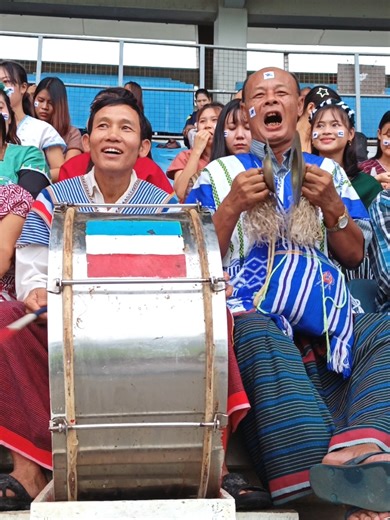 ယူ-၁၈ ဗိုလ်လုပွဲအတွက် ဘားအံကနေ ရောက်လာကြတဲ့ ကရင်အသင်း ပရိသတ်များ.... တိုင်း/ပြည်နယ် ယူ-၁၈ ဗိုလ်လုပွဲ ---------------------------- ကချင် - ကရင် ဇူလိုင် ၂၅ / ညနေ ၄နာရီ သုဝဏ္ဏကွင်း Live On- Readers Channel Pyone Play Sports YouTube #footballtiktok #u18 #kachin #kayin #ယူ၁၈ #player #audience #sports #myanmar #MNL #pyoneplaysports #fyppppppppppppppppppppppp