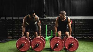 Powerlifting Vs Bodybuilding: Expert Explains The Difference Between The Two