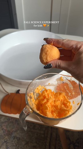 1.2K views | FIZZY PUMPKIN PATCH ✨ save to try this fun fizzy science experiment with your kids! 李 mix baking soda + orange food coloring & water to make pumpkins 李 add green pipe cleaners as stems 李 use white vinegar with droppers to make the pumpkins fizzy ✨ #scienceexperiments #scienceforkids #fallactivities #pumpkins #toddleractivities | Momma Life | Facebook