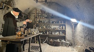 Utajené příběhy českých dějin - epizoda Šokující pozadí Voynichova rukopisu online | prima