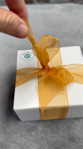 🎉 Spend a little. Get a box! 🌲 Now through Sunday 12/07 🎁 Small Gift Box includes: 👉🏼 1 oz Sore Loser // Get A Grip 👉🏼 1 oz For Your Inflammation // Total Meltdown 👉🏼 1 oz Myofascial World Peace // Slow Your Roll 👉🏼 1 oz Panic Button 💰 Valued at $47 FREE with your purchase of $125 or more. Large Gift Box includes: 👉🏼 2 oz Sore Loser // Get A Grip 👉🏼 2 oz For Your I 💰 Value (47) with your purchase of $250 or more. 🔗 linktr.ee 🔗 in story #giftguide #holidays #foryou #handmade #m