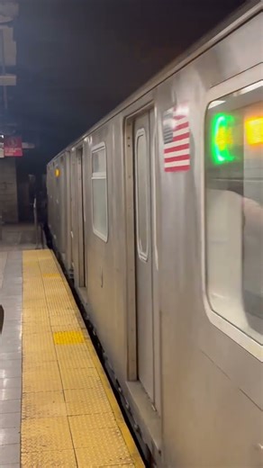 R142 (4) Train Arrives @ Brooklyn Bridge City Hall #nyctransit #train #nycta
