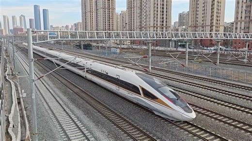 CR400BF-C-5144智能动车通过京哈线沈阳皇姑屯