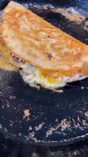Chicken bacon ranch quesadilla recipe for a quick dinner 🌮 #lunchideas #recipevideo #homecooking #easyrecipe #foodie #fblifestyle #reels | Mr. Make It Happen