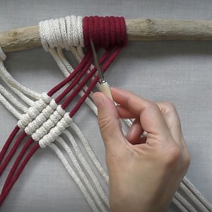 DIY Two-tone Macrame Wall Hanging with Tassels. Full TUTORIAL - https://www.youtube.com/watch?v=u3psfCtzbTA | Macrame School