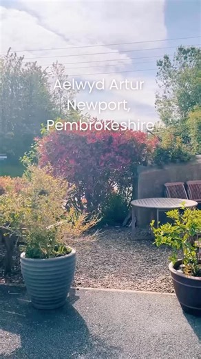 Alewyd Artur, Newport, Pembrokeshire 🏡📍 Sleeps up to 4 and walking distance to the town, shops and beach 🌊 Book now for Summer 2025 by searching Aelwyd Artur on our website- the link is in our bio! | West Wales Holiday Cottages