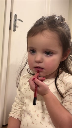Adorable Makeup Artist in Training 🥰