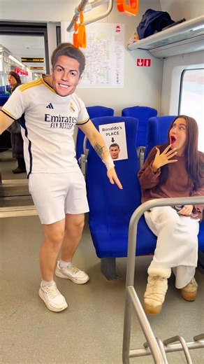She met Ronaldo on the subway but…🤔#alexlips #funny #pranks #football #realmadrid #ronaldo