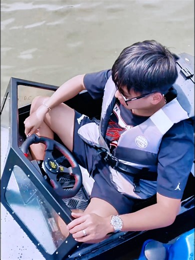 How to Start a Mini Jet Boat in 6 Seconds! 🚤🔥 #KartBoat #Jetboat #WaterSports #SummerVibes #AdrenalineJunkie #BoatLife #JetKart #TechGadgets #ViralVideo