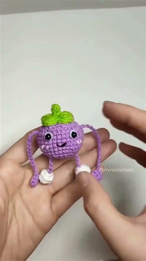 This tiny crochet strawberry is the cutest thing you'll make today 🍓🧶
